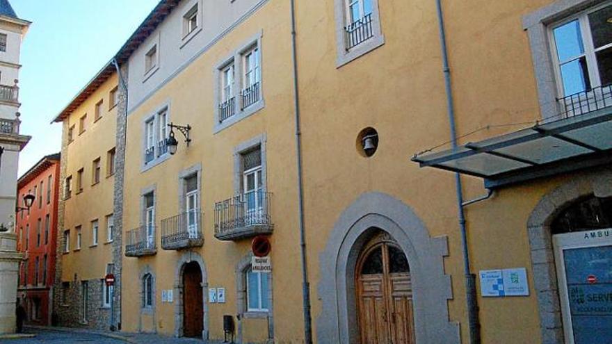 L&#039;edifici de l&#039;antic hospital, que acollirà la nova seu de la Policia Local