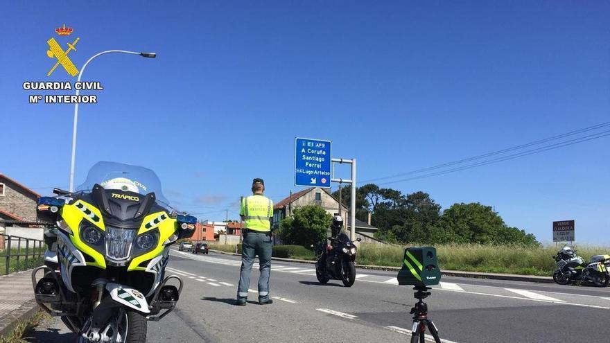 La Guardia Civil pone el foco en las motos: estas son las carreteras bajo vigilancia en A Coruña