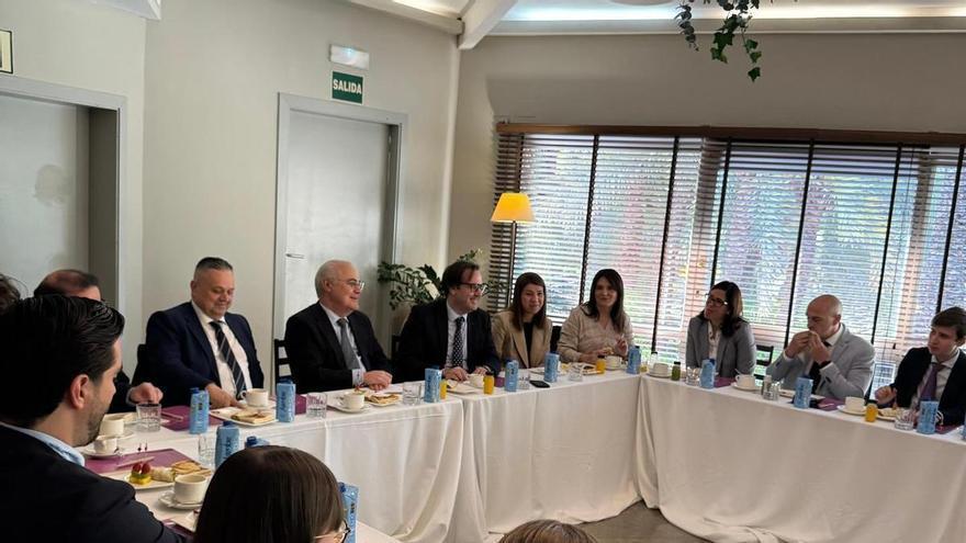 Pablo Llarena acerca la justicia penal al aula en un coloquio con alumnos del Plan de Excelencia del CEU en Elche