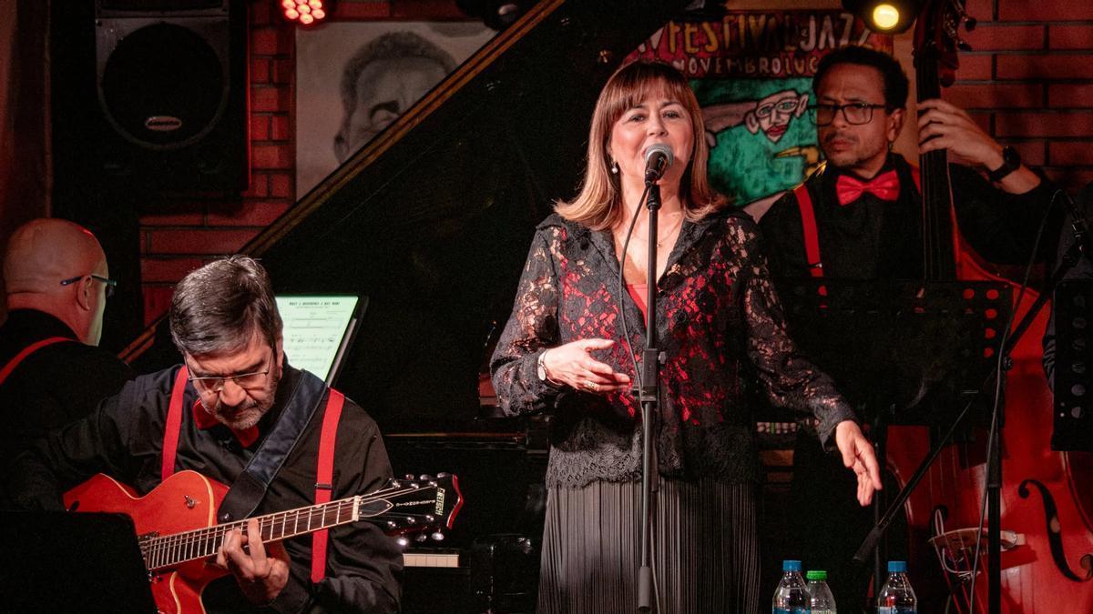 Concierto de la Charo Quicler Band.