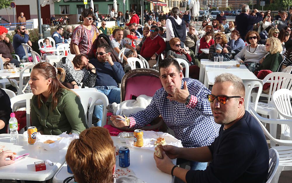 Potaje carnavalero en El Perchel