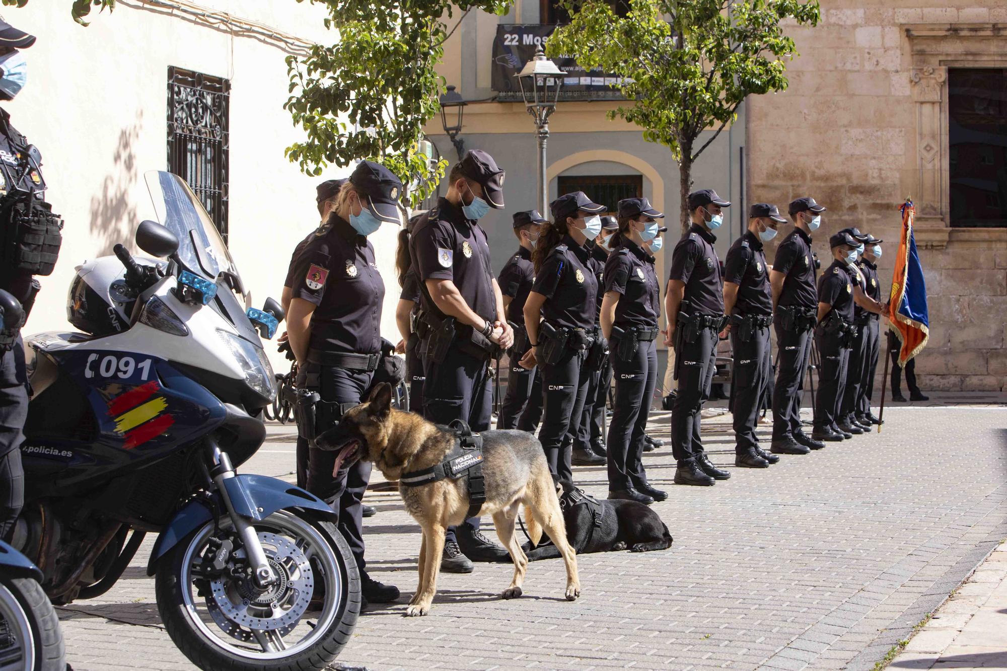 Entrega del bastón de mando al inspector jefe de la Comisaría de la Policía Nacional de Alzira - Algemesí.