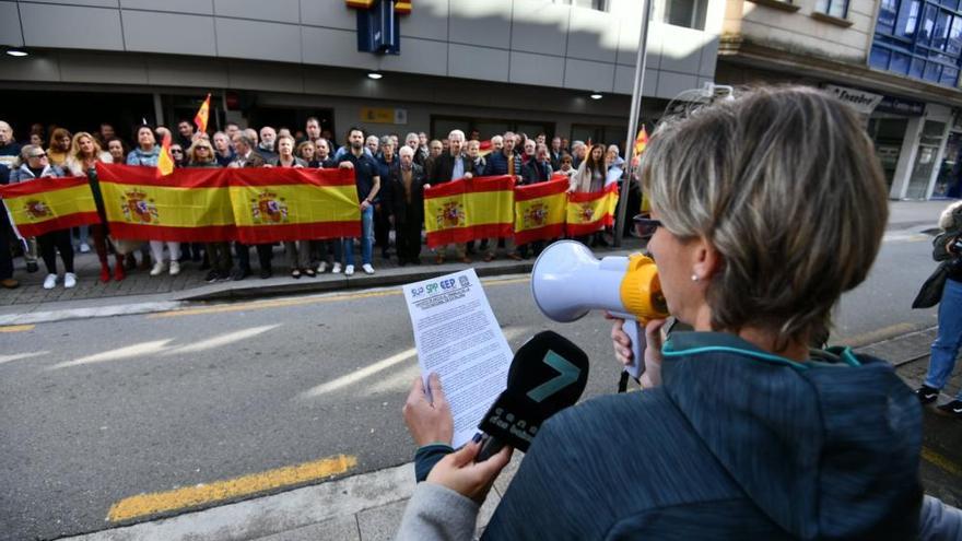 La Comisaría de Policía de Pontevedra muestra su apoyo a los agentes desplegados en Cataluña