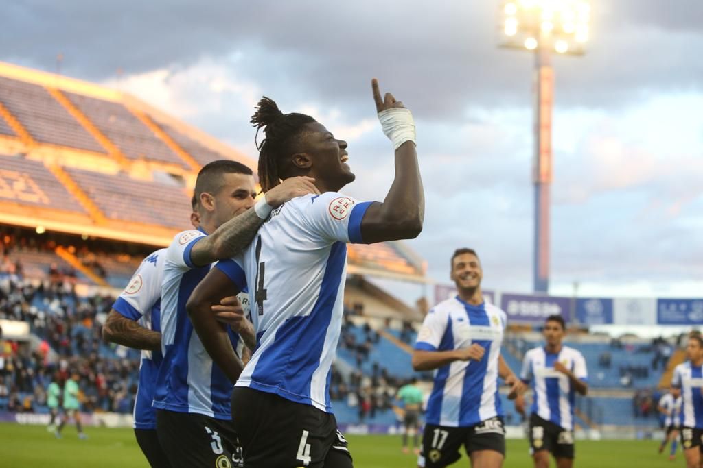 (2-1) El Hércules crece en el Rico Pérez y supera con claridad al Águilas