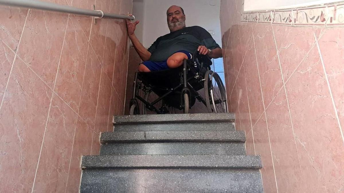 Zdenek Nachmilner vive en un bloque de Dos Hermanas sin ascensor.