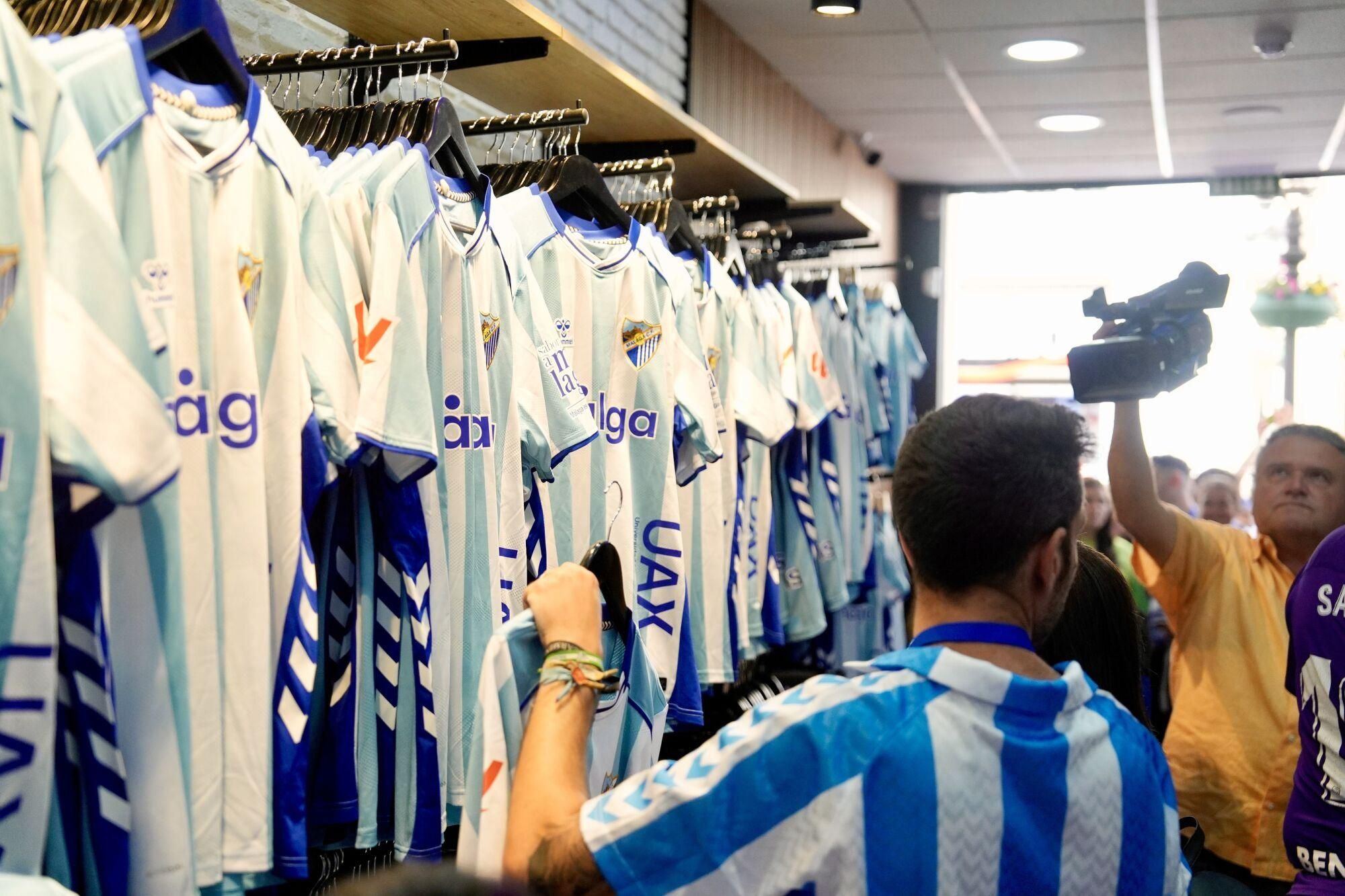 Locura malaguista por comprar la nueva camiseta del equipo