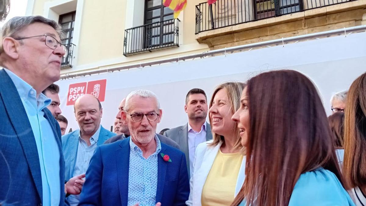 Chavarría, con Puig, Pimpollo y Ramiro, en el acto de Paterna