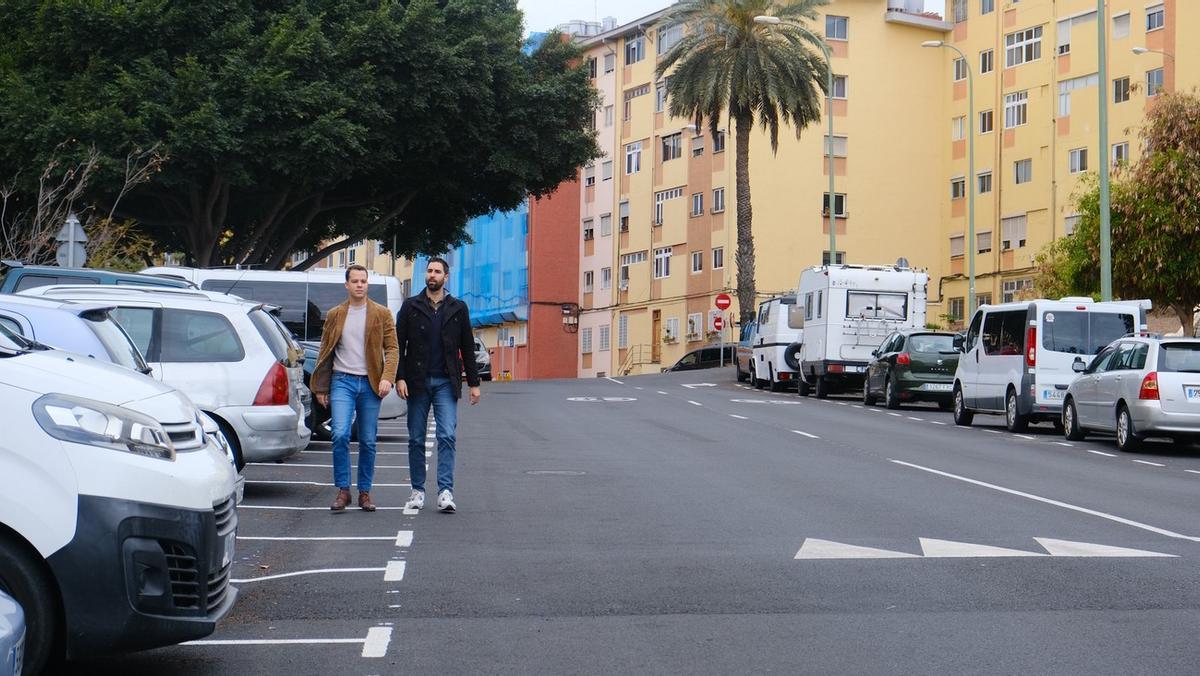 El Ayuntamiento finaliza el asfaltado de la calle Mariucha en el barrio de Schamann.