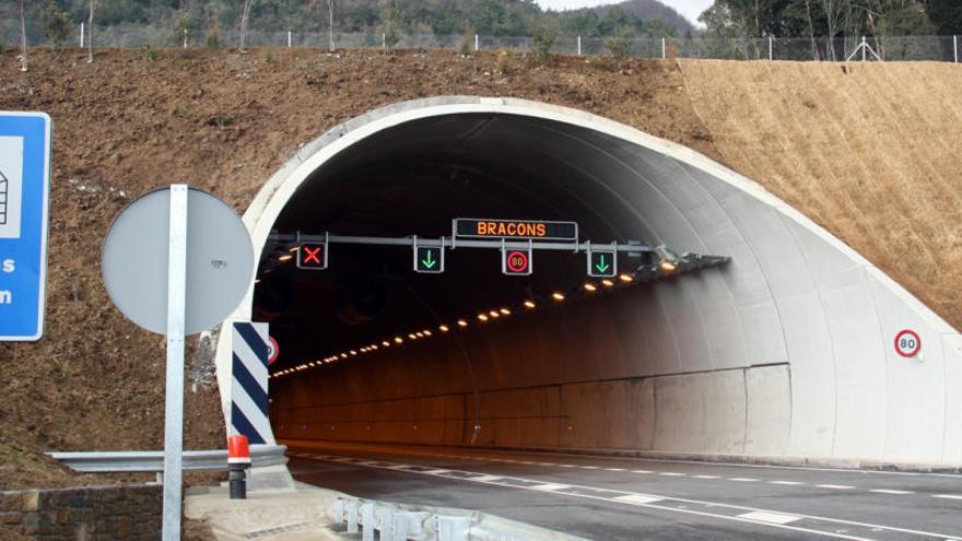 Talls dels túnels per la col·locació d&#039;anemòmetres