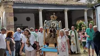 Lugás, devoción de siglos en Villaviciosa: la romería junta a cientos de fieles llegados a pie