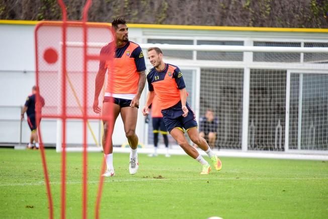 Entrenamiento UD Las Palmas en Barranco Seco ...