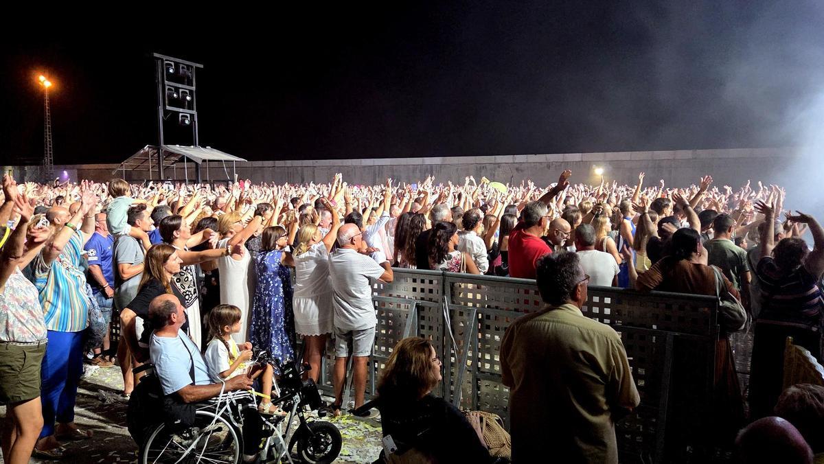 Público de todas las edades disfrutando el año pasado de la actuación de la Orquesta Panorama