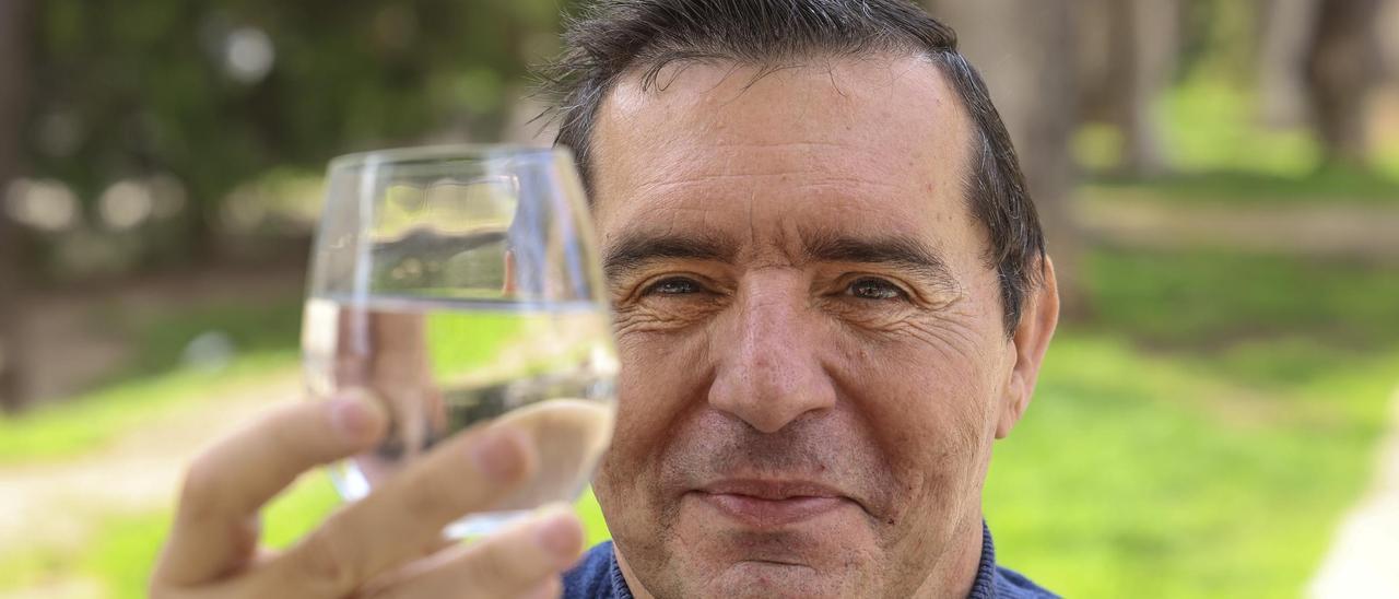 Jorge Olcina considera inadmisible que haya ciudades donde se pierde hasta el treinta por ciento del agua en la red.