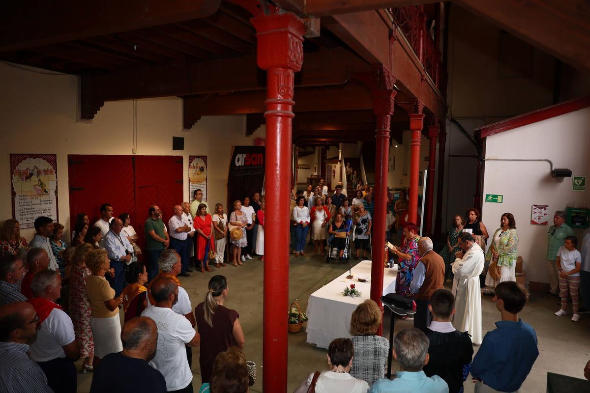 La misa del día de Begoña en la plaza de toros de Gijón, en imágenes La misa del día de Begoña en la plaza de toros de Gijón, en imágenes