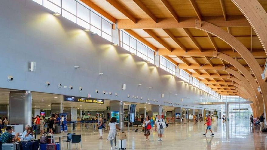 Desviado un vuelo en Tenerife Sur y cancelada la conexión marítima San Sebastián y Valle Gran Rey