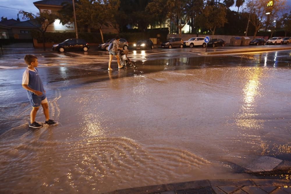 Una fuerte tormenta descarga 13 litros/m2 sobre Alicante en tan solo diez minutos