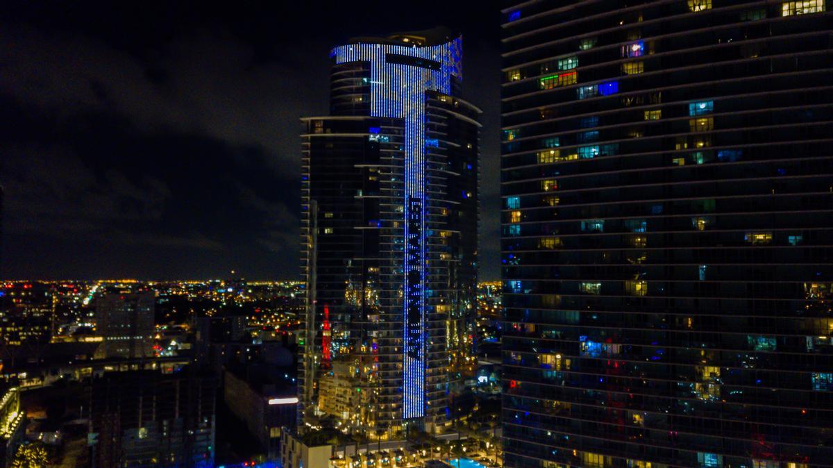 La obra digital de Marest, en la torre del Paramount Miami Worldcenter