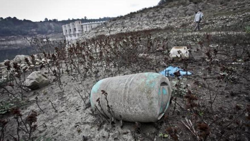 La CHJ descarta acometer el dragado del pantano