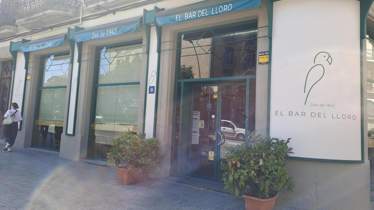 Façana d'El Bar del Lloro, a la Muralla del Carme de Manresa