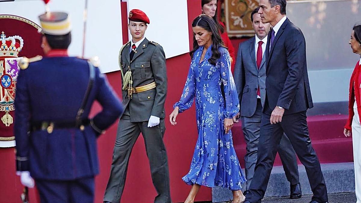 Desfile militar de la Fiesta Nacional en Madrid, presidido por los reyes