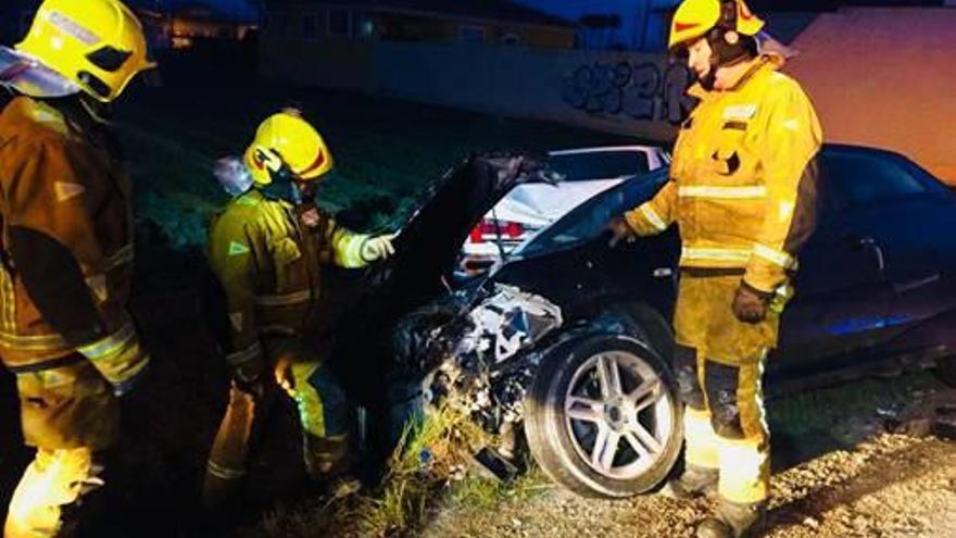 Rescatan a tres conductores atrapados en dos accidentes en la CV-91 y CV-95