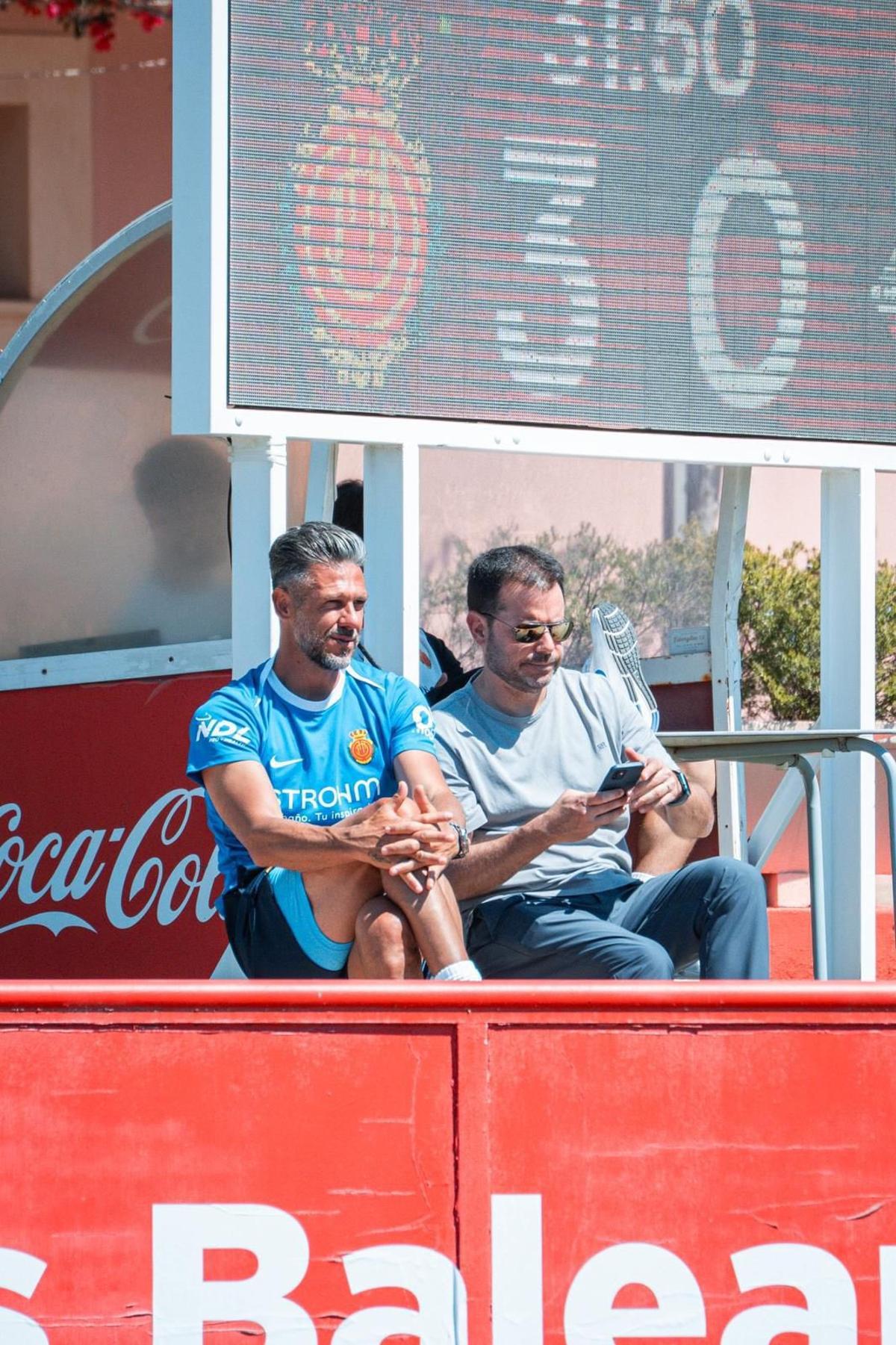 Martín Demichelis y Pablo Ortells, juntos ayer en Son Bibiloni siguiendo el partido del filial.