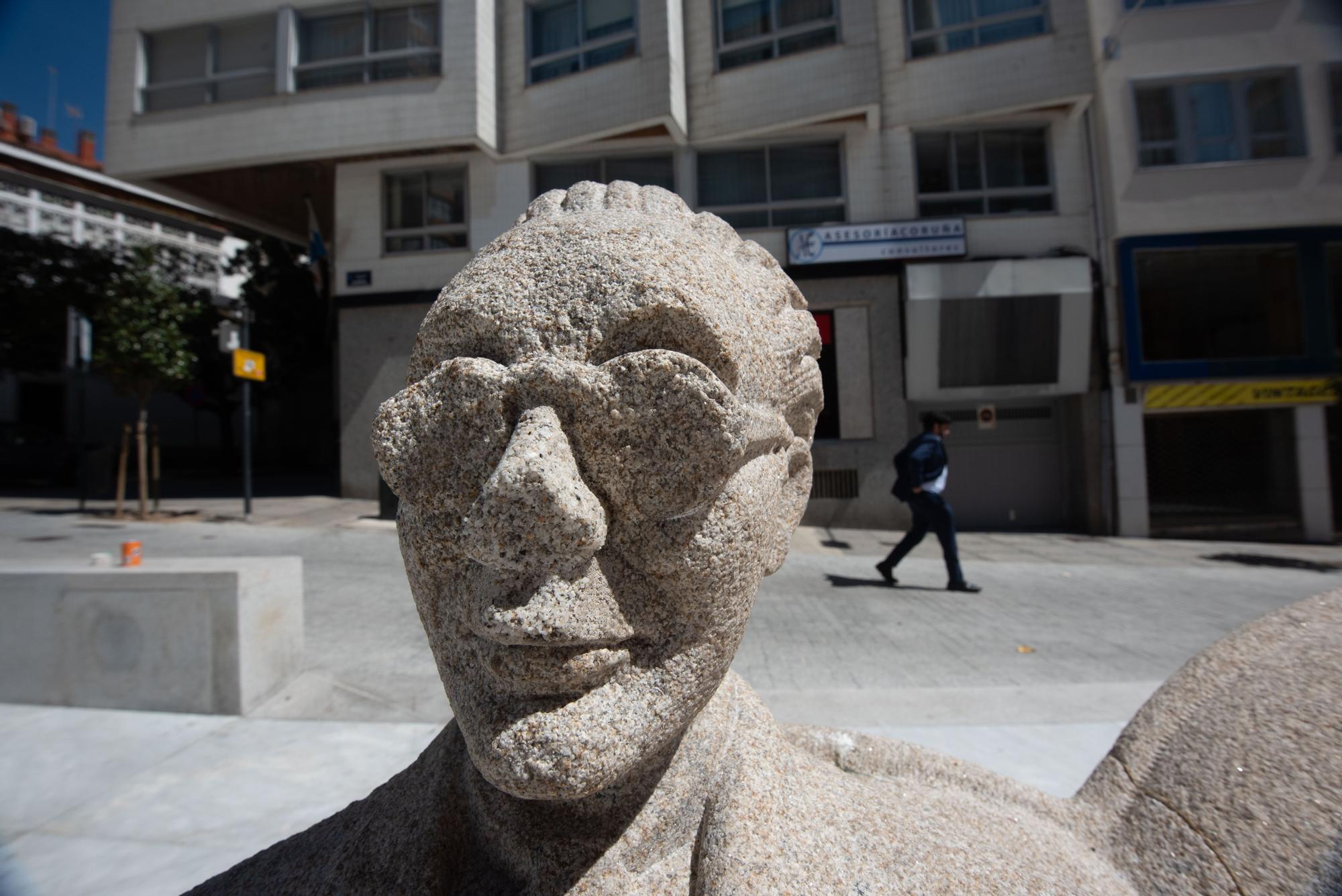 La escultura de Castelao se queda sin nariz