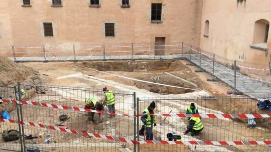 Imatge de la intervenció arqueològica a la plaça de l&#039;Abadia.