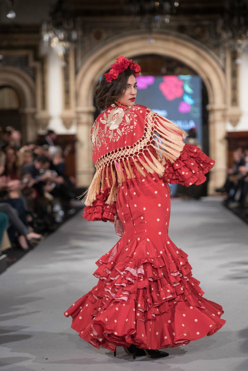 rojo se corona tendencia, y reina en la temporada flamenca 2018