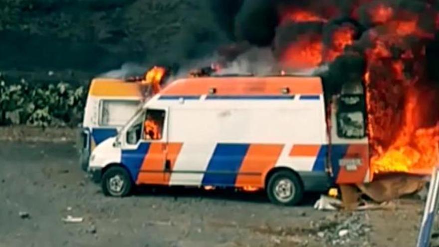 Incendio de tres ambulancias y un furgón en Salto del Negro