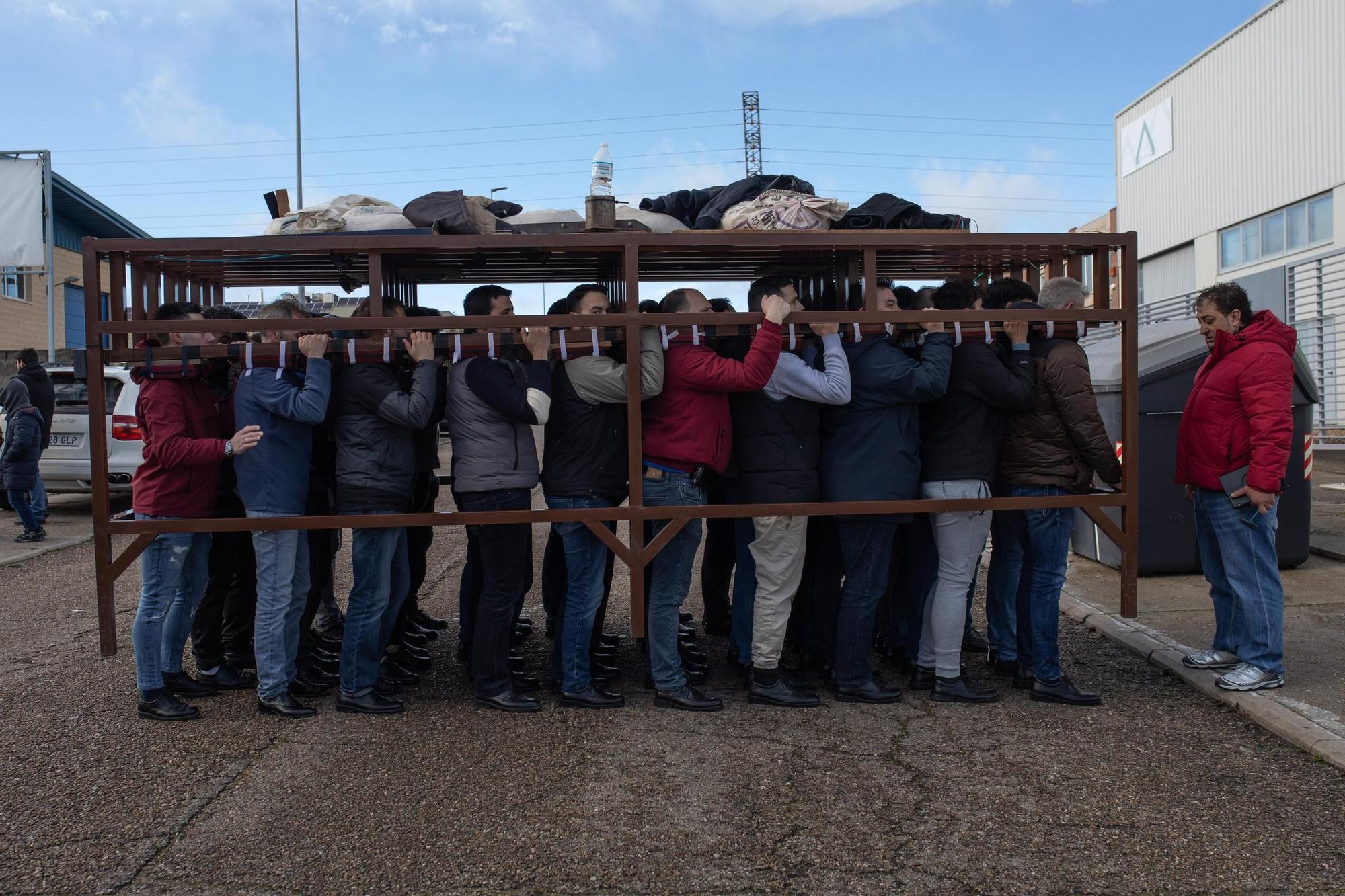 Ensayo de cargadores del paso de San Juan y Nuestra Señora