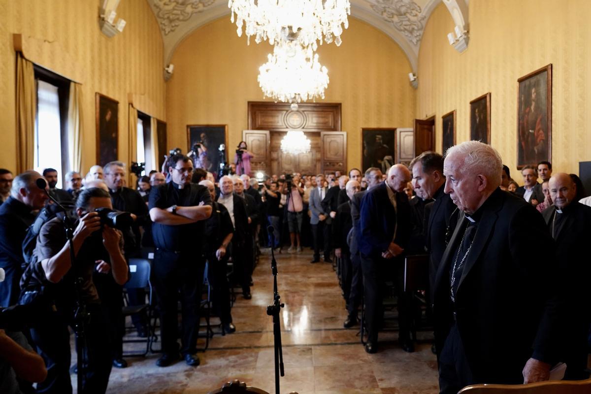 Comparecencia de Cañizares para el anuncio del nombramiento de Enrique Benavent.