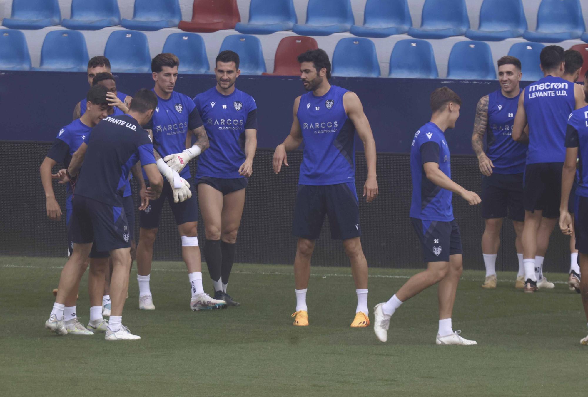 Entrenamiento previo por el ascenso del Levante UD