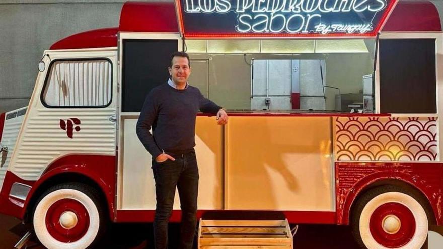 ‘Tanganeta’.  José Antonio Higuera con su Food Truck con catering de productos de Los Pedroches.