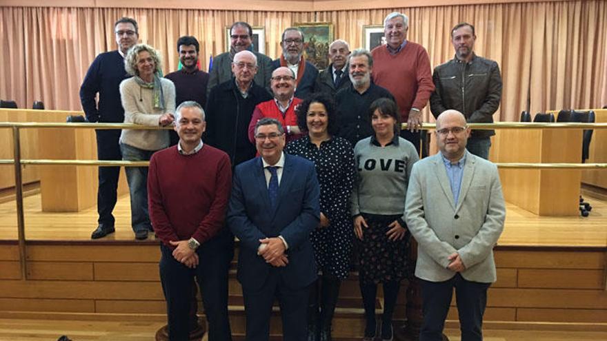 Premiados y representantes políticos, ayer.