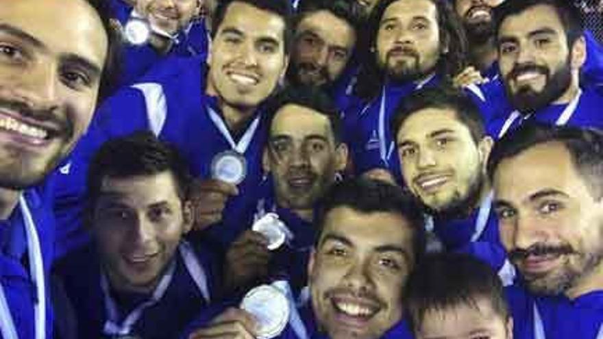 Selfie de Chile con la medalla de plata.