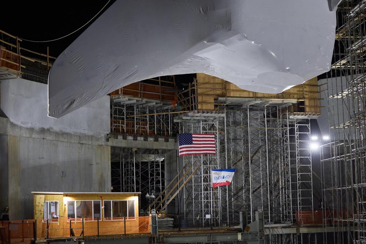 El transbordador Endeavour se instala en California para ser expuesto