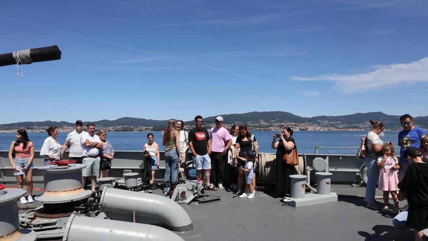 Los vigueses apuran las últimas horas del Día de la Fuerzas Armadas