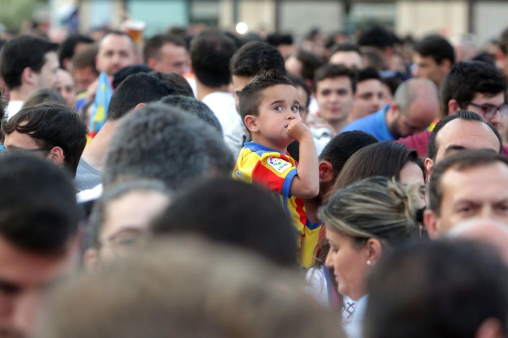 Ambiente en la plaza del Ayuntamiento de València