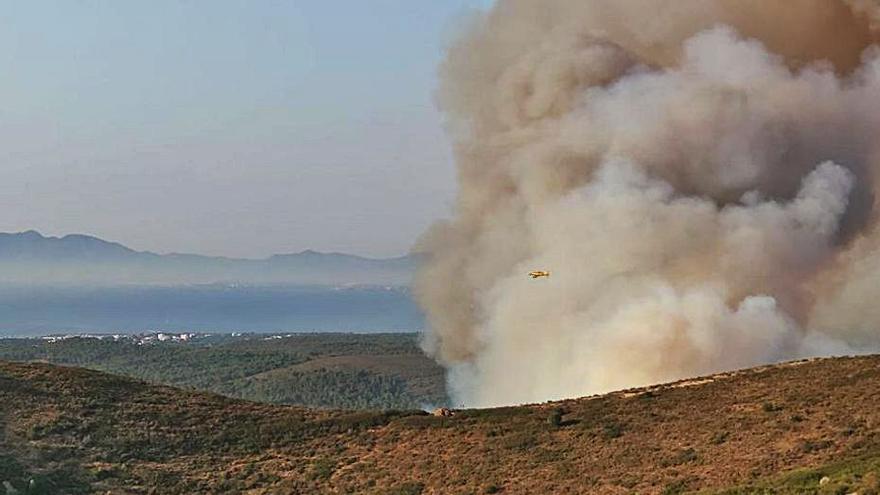 Un mitjà aeri sobrevola la zona afectada | ACN