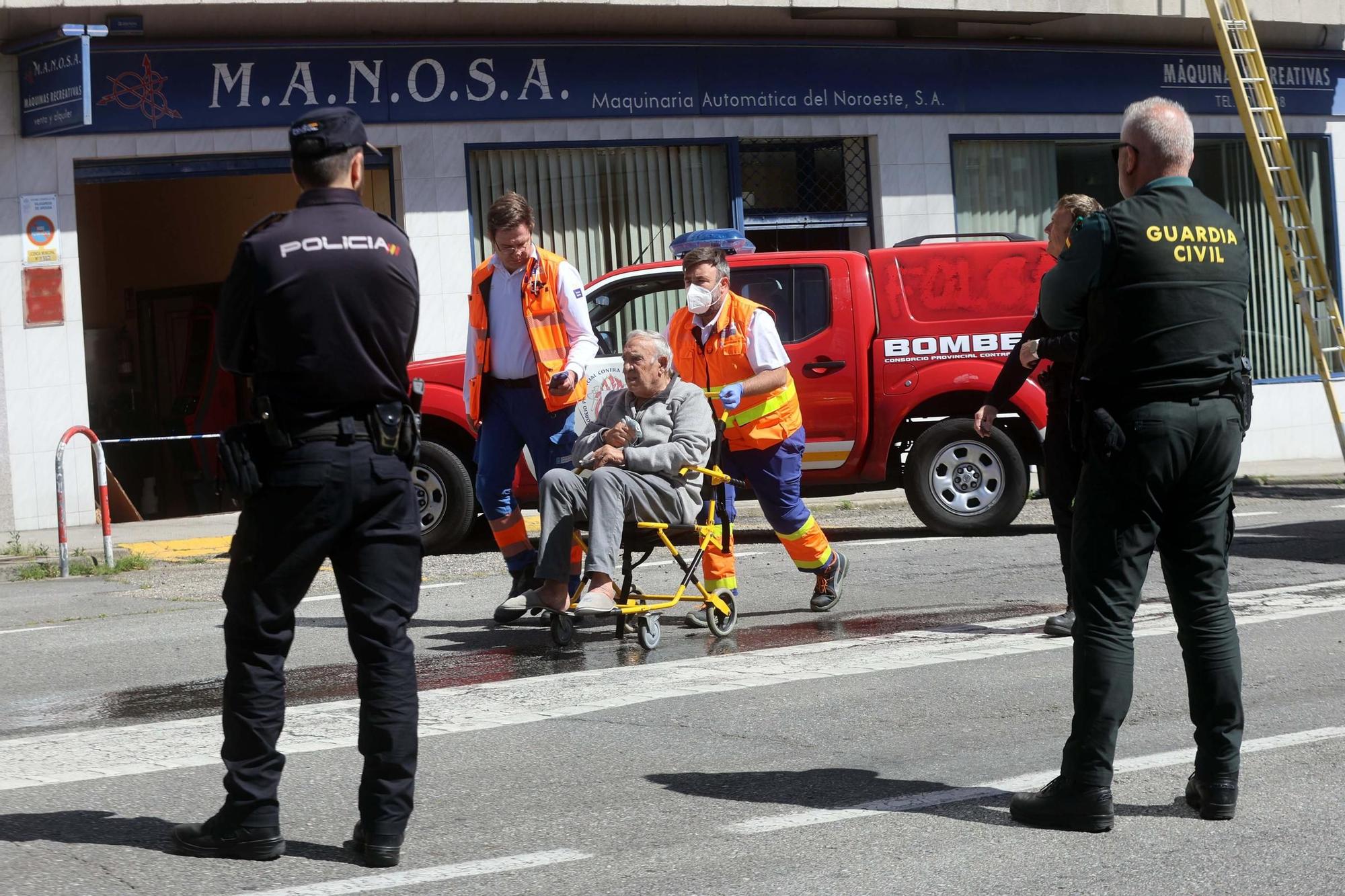 Incendio en un edificio de 12 plantas en Vilagarcía: así fue el rescate de los vecinos y sus mascotas