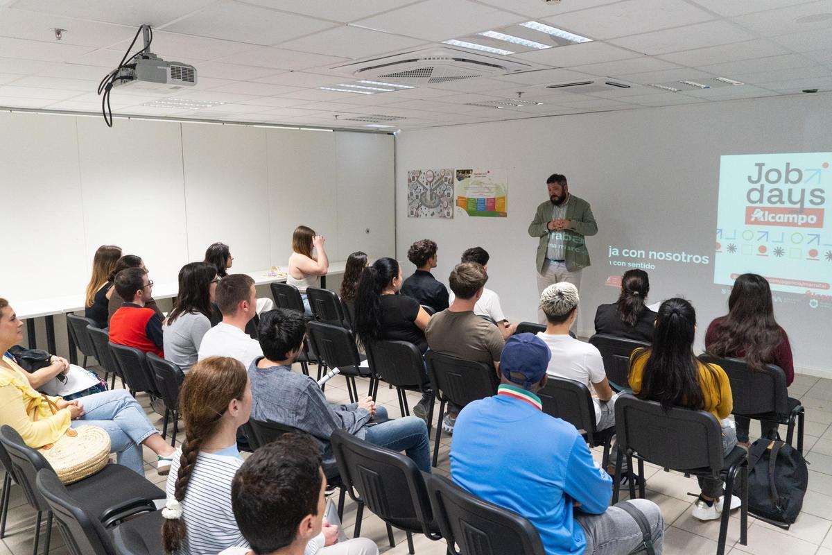 Los aspirantes al Job Day Alcampo.