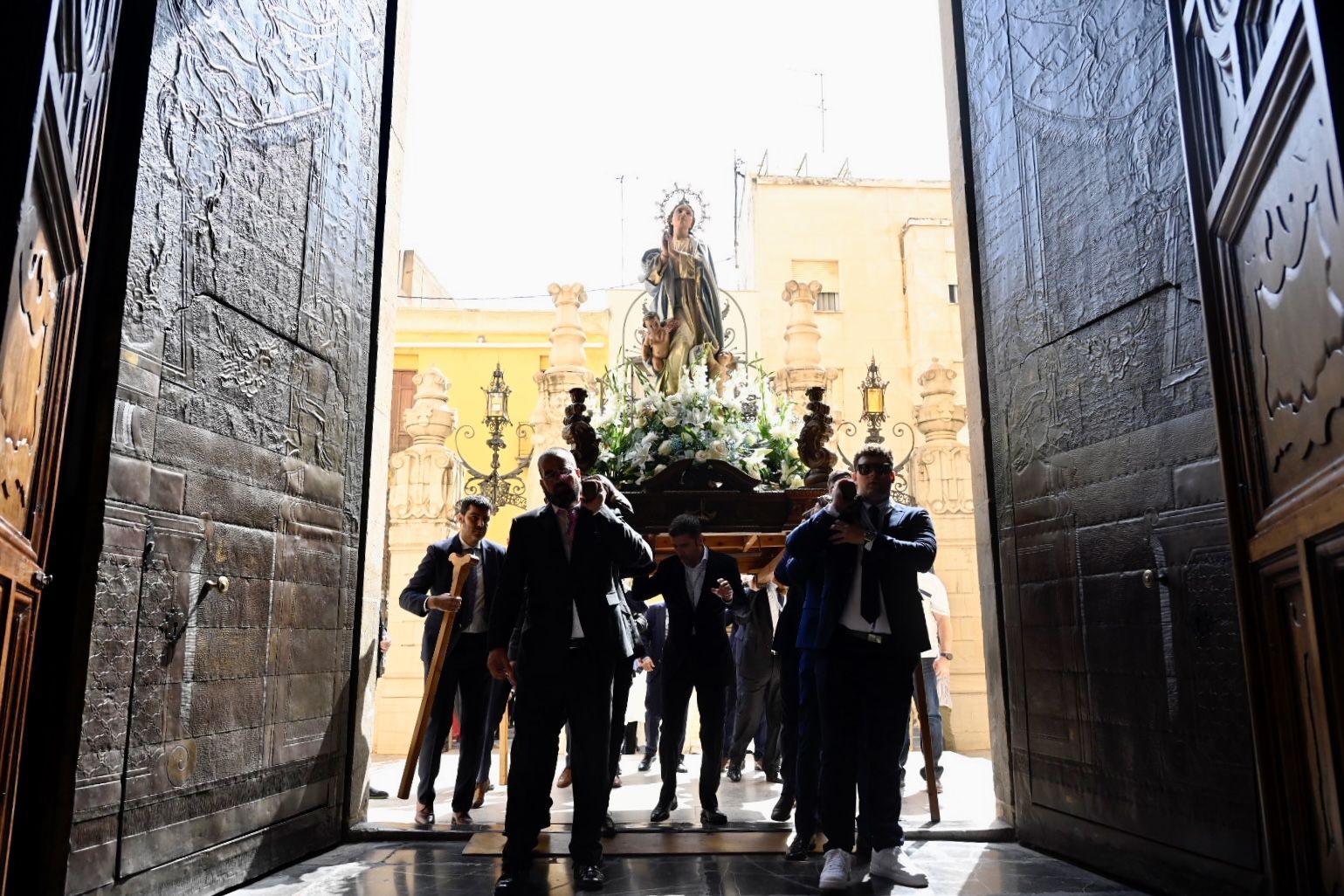 Búscate en las fotos de la misa y procesión de Els Lluïsos de Vila-real