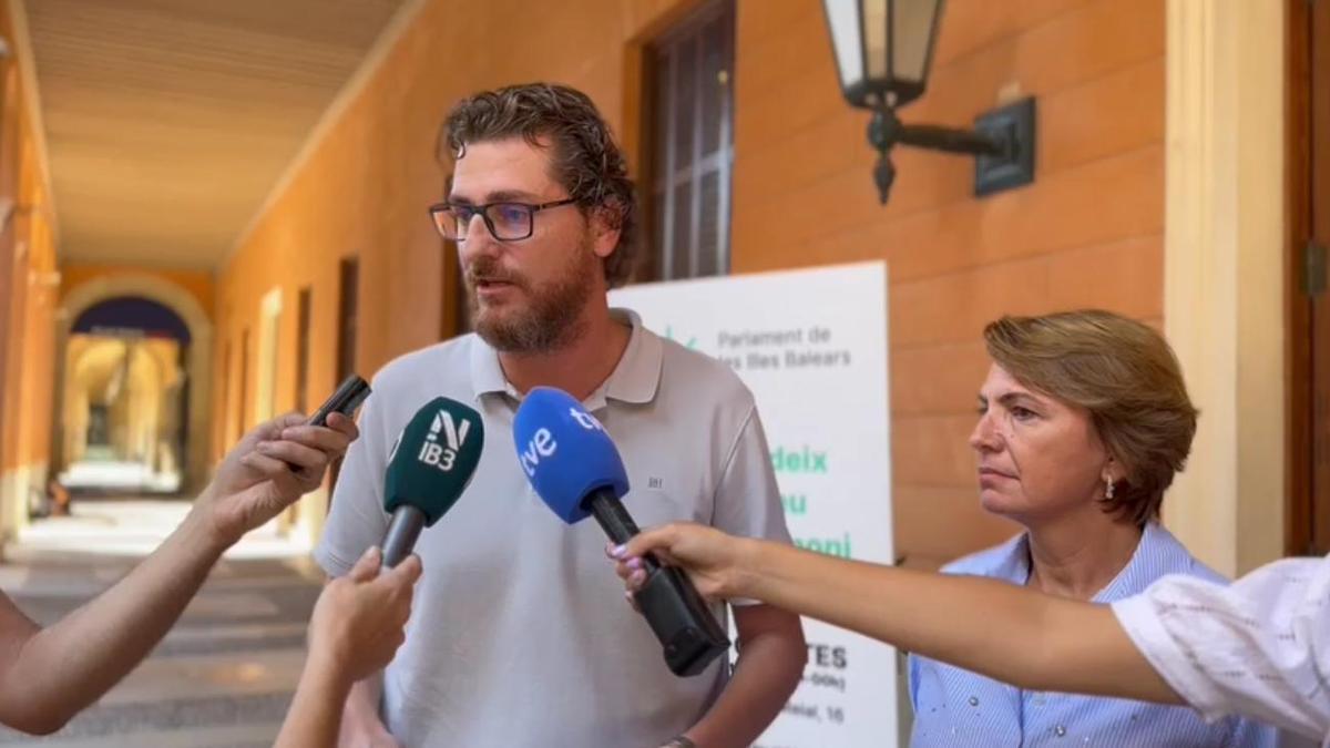 El PP pide "la retirada inmediata" del texto para imponer el castellano presentado por Vox