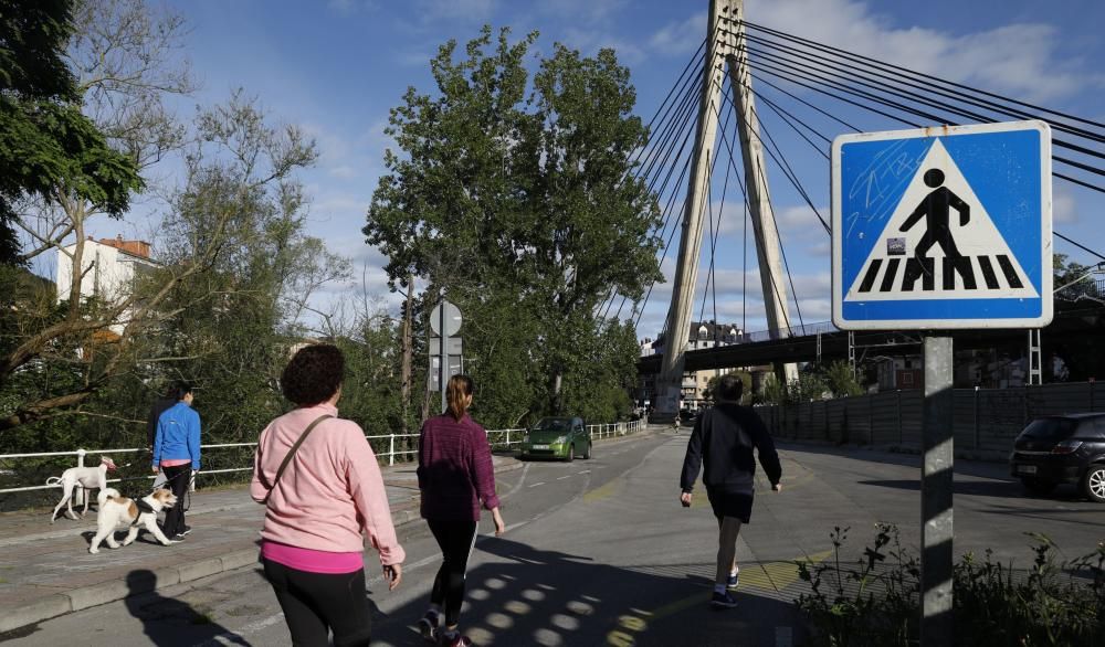 Langreo en el primer día para poder salir a pasear y a hacer deporte por tramos horarios en Asturias.