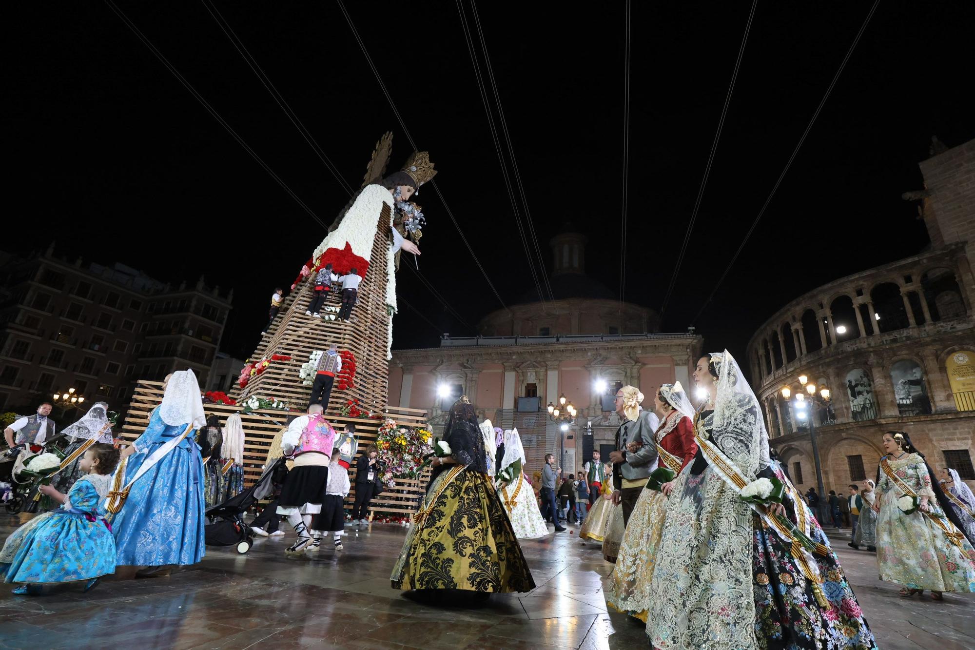 Búscate en el primer día de la Ofrenda en la calle San Vicente entre las 21 y las 22 horas