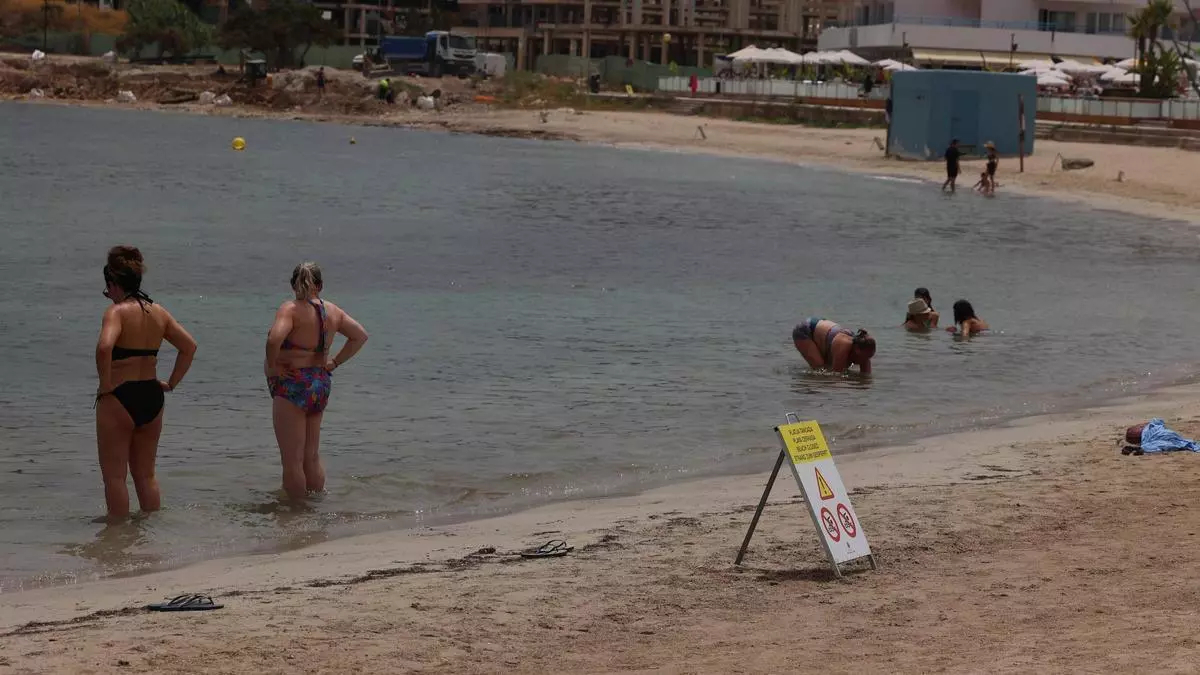 La contaminación fecal obliga a mantener cerrada la Platja d’en Xinxó en Ibiza