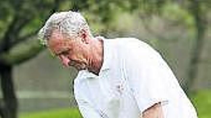 Cruyff juega al golf en Mallorca.