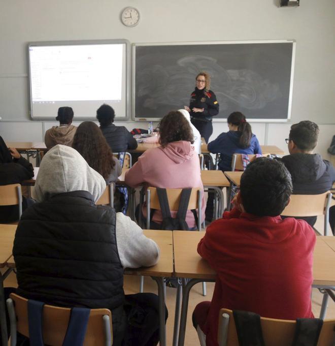 "Enviar els mossos als instituts és una 'Torrentada'"