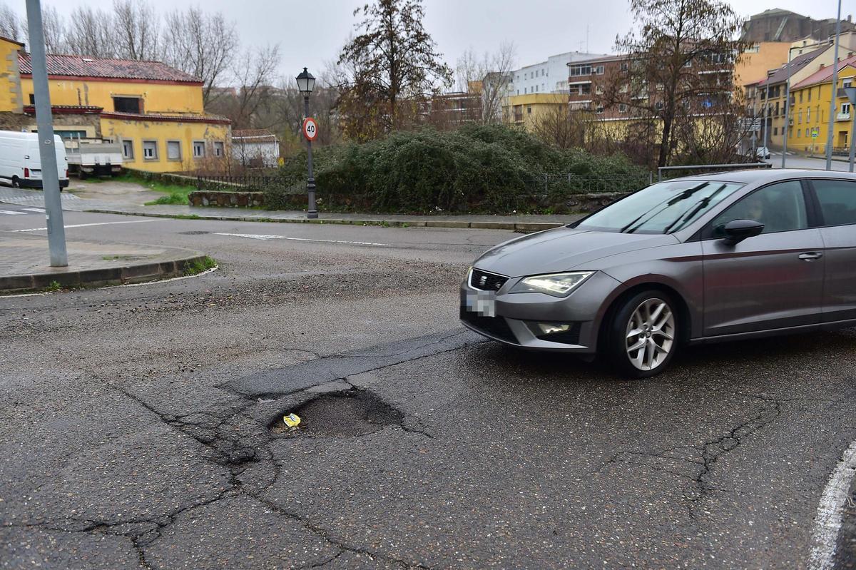 Fotogalería | Baches cada vez más profundos en Plasencia